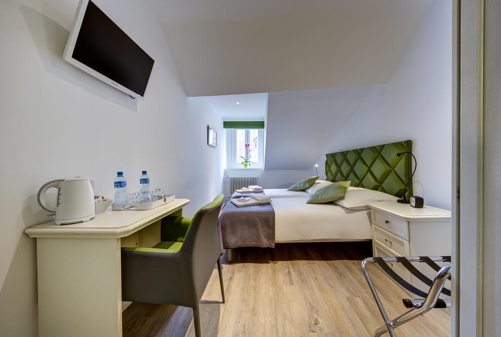 Hotel Du Raisin Lausanne Exterior photo